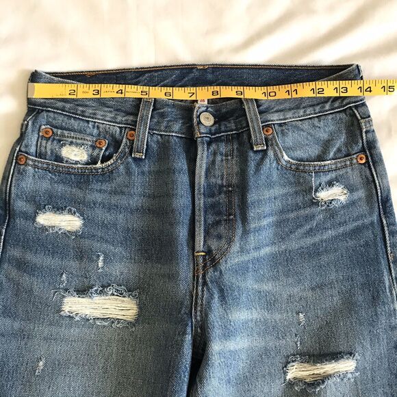 LEVI'S Women’s 26 X 28 The Wedgie Ankle Jeans Distressed Button Fly Style 22861 - Picture 6 of 11